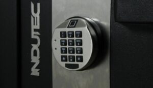 Mantenimiento de cajas fuertes con cerradura digital